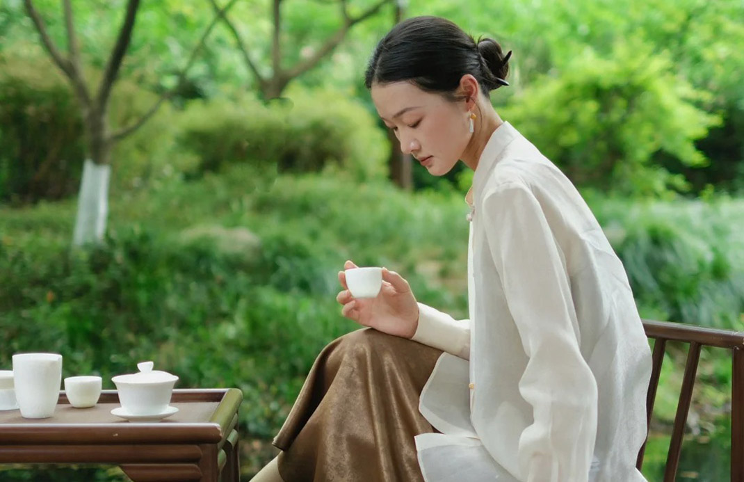 品牌愿景：做当代女性可信赖、可持续的日常轻养生之选